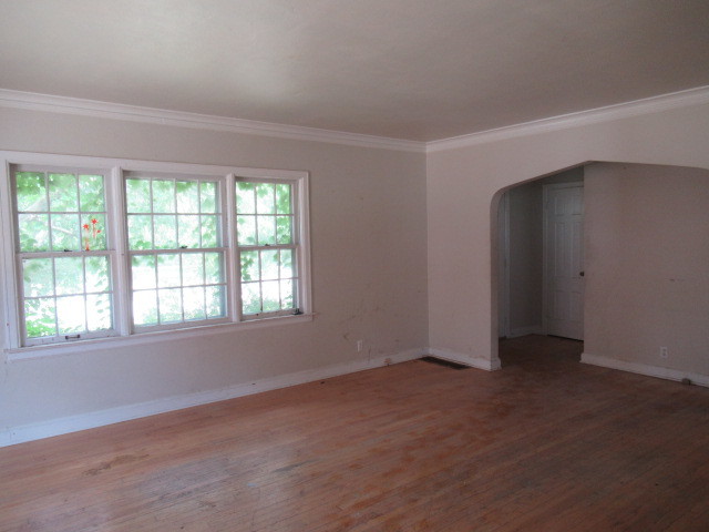 505 South Prospect Avenue Champaign, IL 61820 - Photo 6 of 19 an empty room with wooden floor and windows