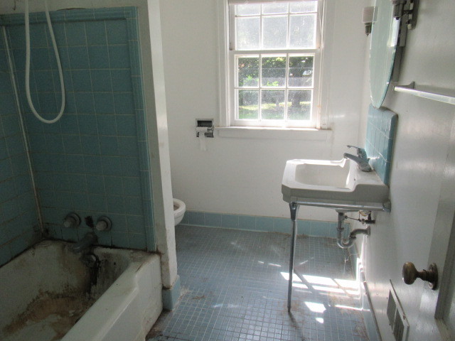 505 South Prospect Avenue Champaign, IL 61820 - Photo 10 of 19 a bathroom with a tub a sink and a window