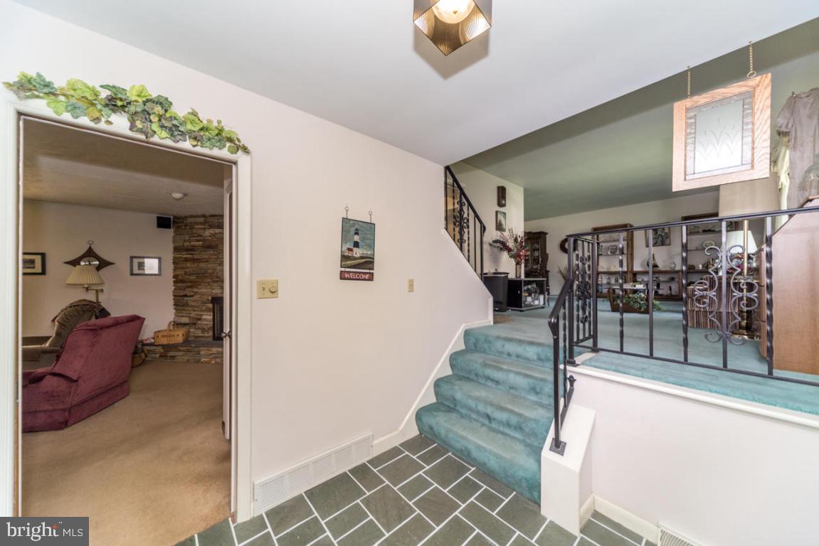 2849 Brookfield Road Lancaster, PA 17601 - Photo 5 of 33