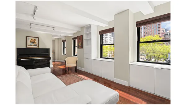 $5,500 | 235 East 49th Street, Unit 7B | Midtown East