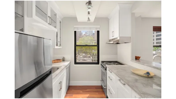 $5,500 | 235 East 49th Street, Unit 7B | Midtown East