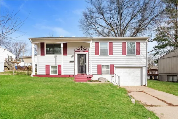 $215,000 | 18902 East Arrowhead Drive, Independence, MO 64056
