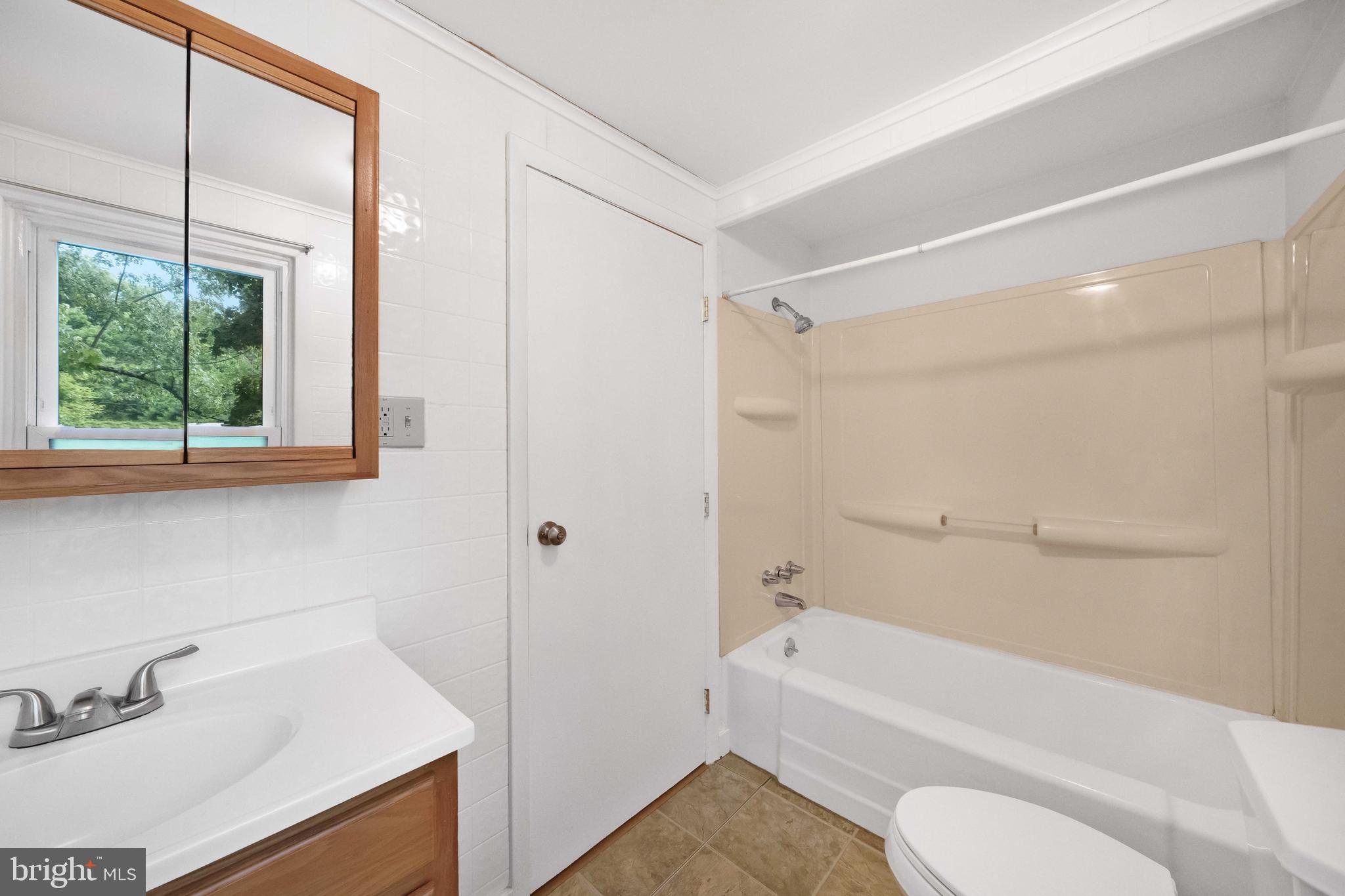 108 Poplar Road Fleetwood, PA 19522 - Photo 34 of 46 Master Bath