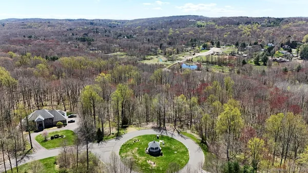 a view of yard with green space