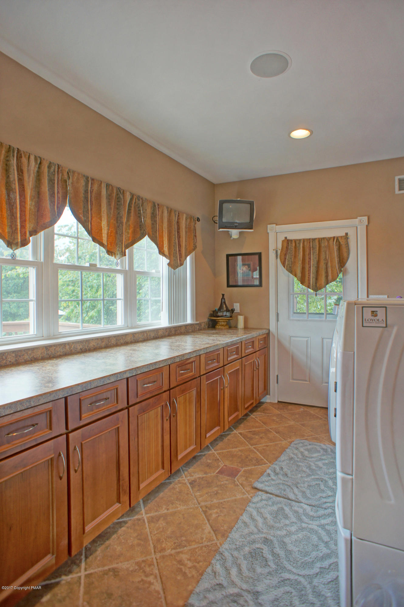 1574 Rachel Road Stroudsburg, PA 18360 - Photo 52 of 58 Laundry Room with View