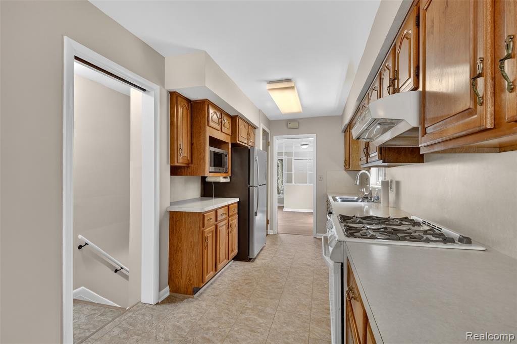 2400 Derby Road Birmingham, MI 48009 - Photo 5 of 38