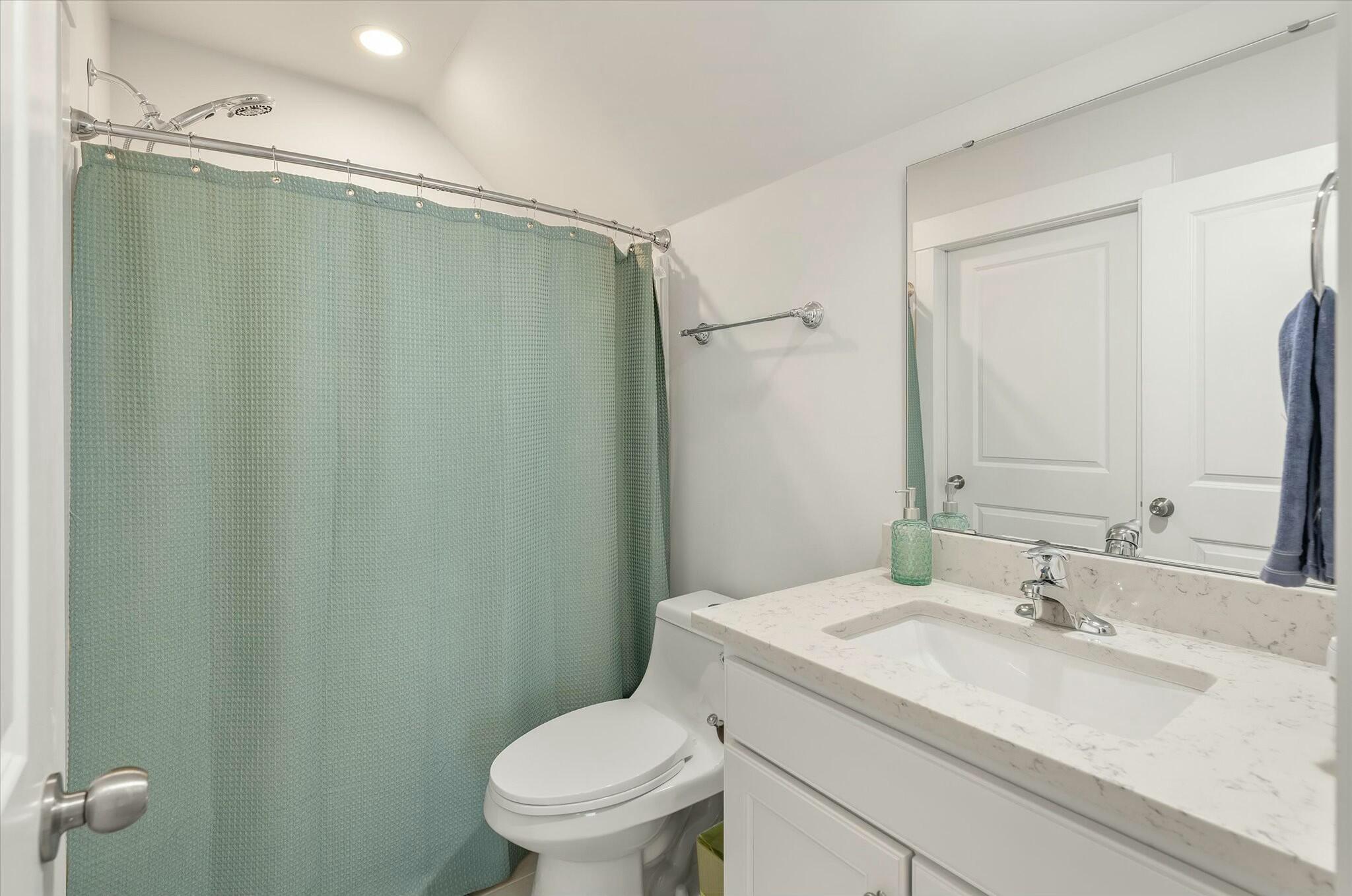 2751 Rutherford Way Charleston, SC 29414 - Photo 32 of 66 3rd floor bath (loft)