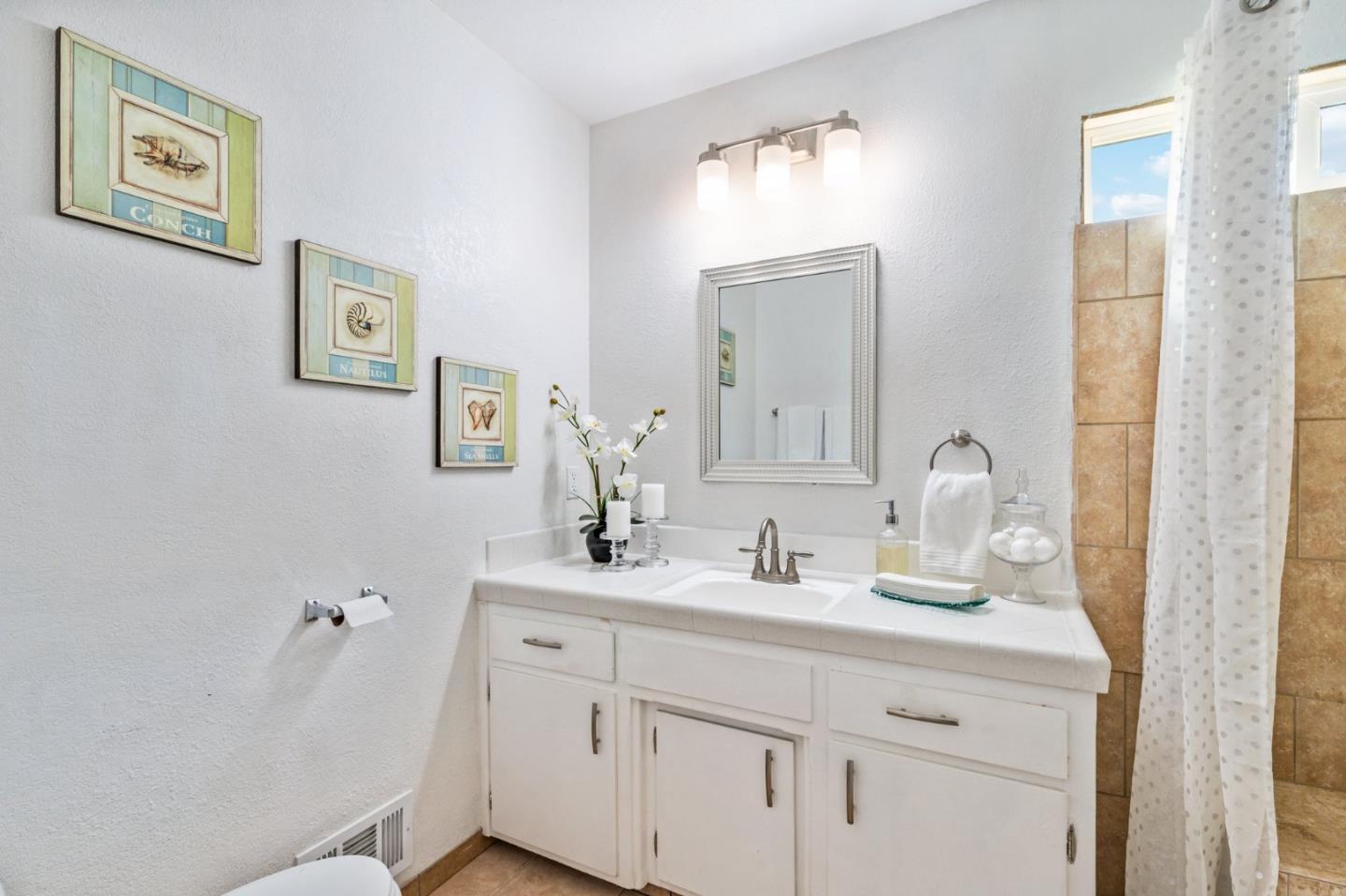 2021 Rochelle Avenue Turlock, CA 95382 - Photo 16 of 26 Gallery Image 16