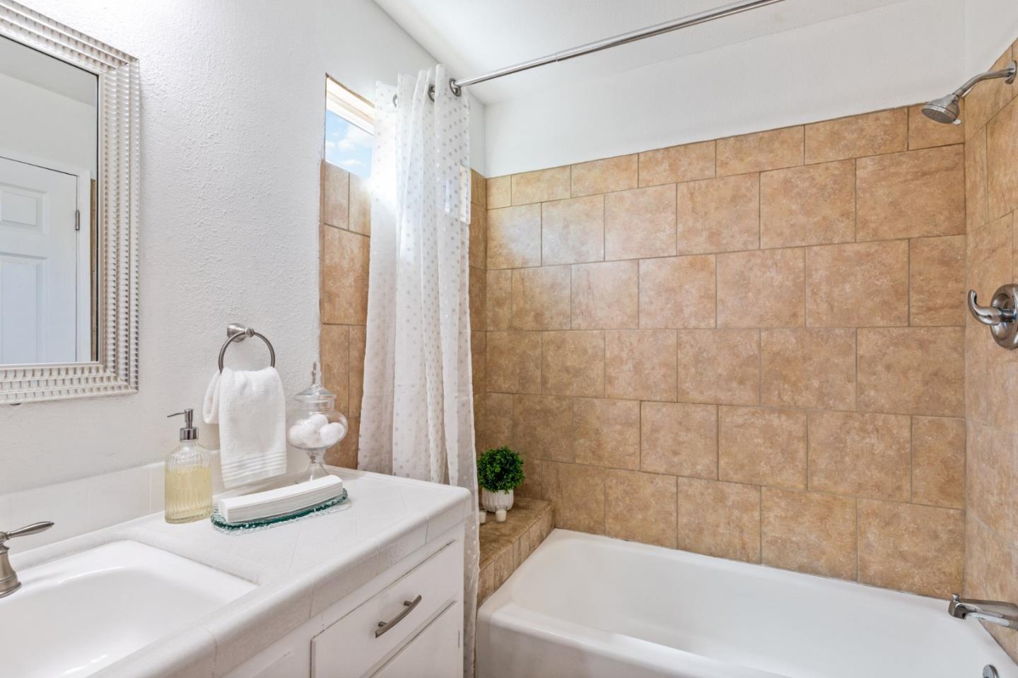 2021 Rochelle Avenue Turlock, CA 95382 - Photo 17 of 26 Gallery Image 17