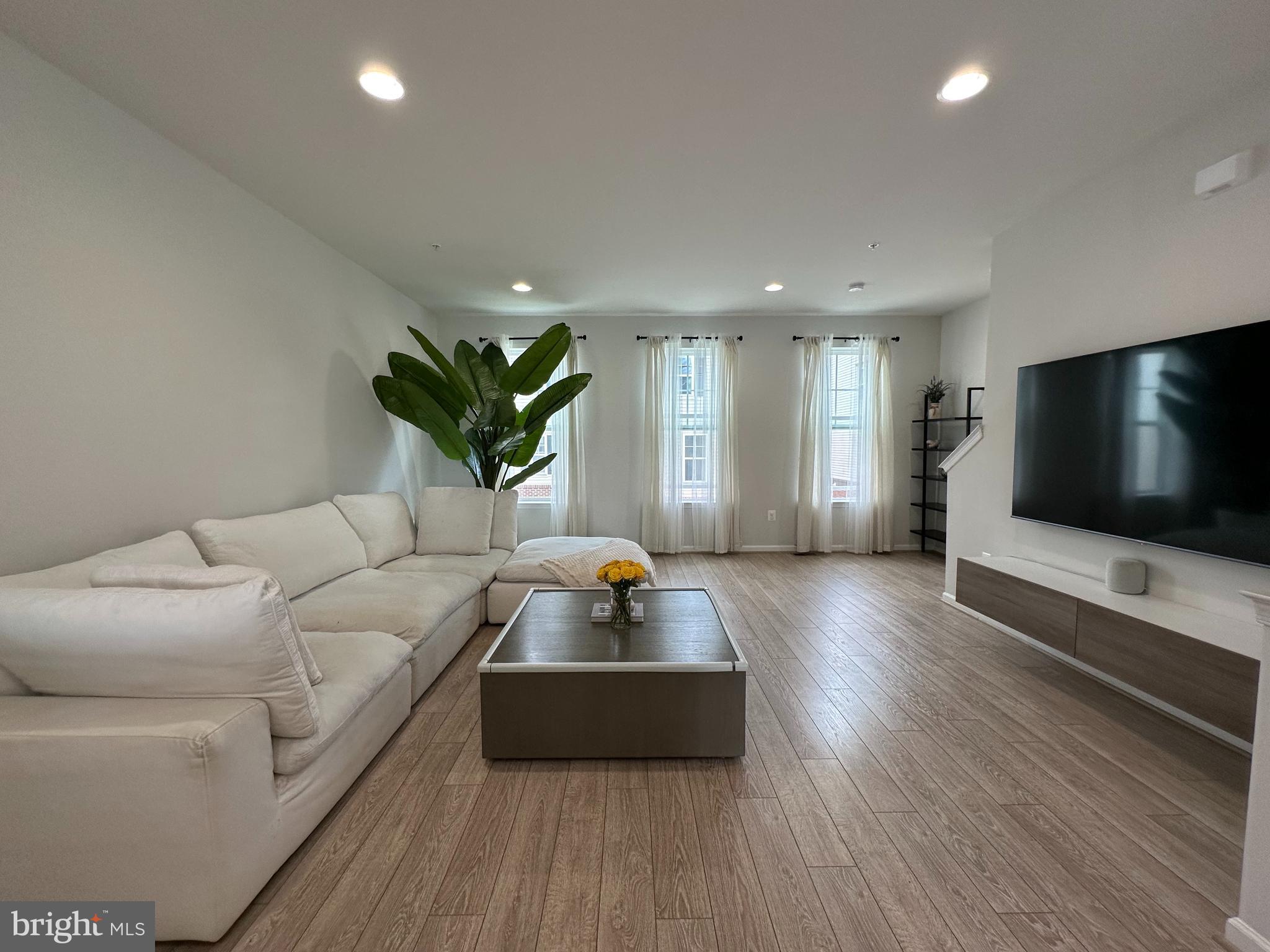 15719 Steamboat Way Silver Spring, MD 20906 - Photo 10 of 43 Gallery Image 10