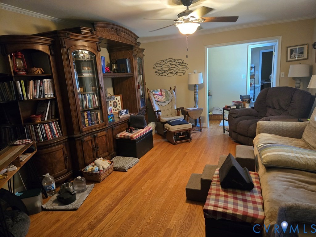 6 Mahan Road Farmville, VA 23901 - Photo 10 of 30 a living room with furniture and a closet