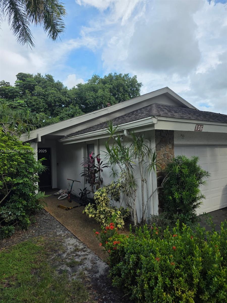 106 Kensington Road Hollywood, FL 33021 - Photo 3 of 3 an outdoor view of house with green space
