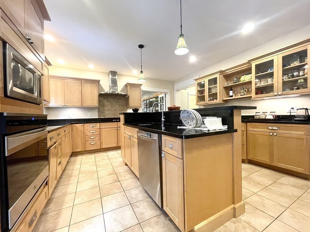 80 Sylvan Road Needham, MA 02492 - Photo 7 of 27