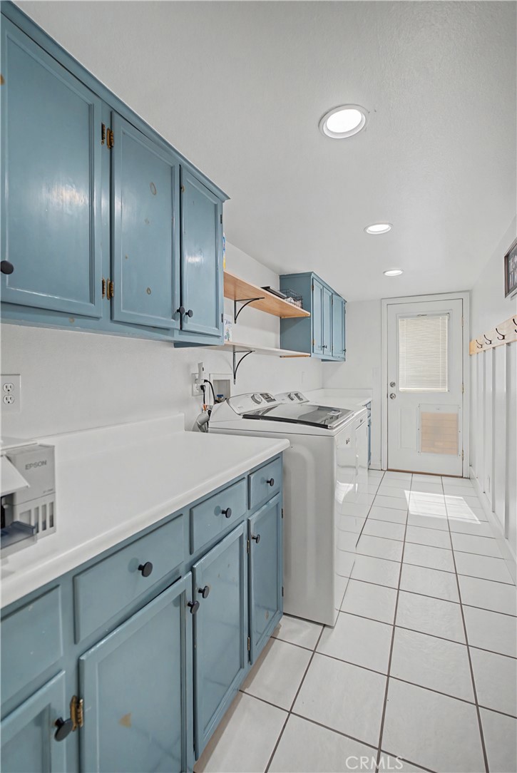 24348 Cross Street Newhall, CA 91321 - Photo 12 of 35 Laundry Room leading to the side yard