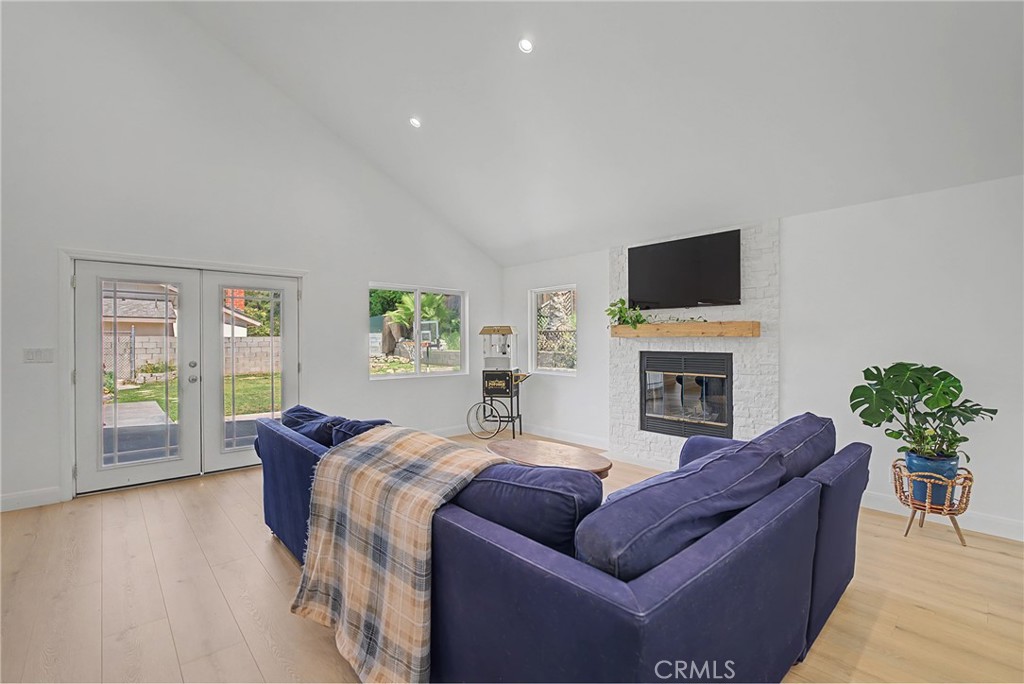 24348 Cross Street Newhall, CA 91321 - Photo 21 of 35