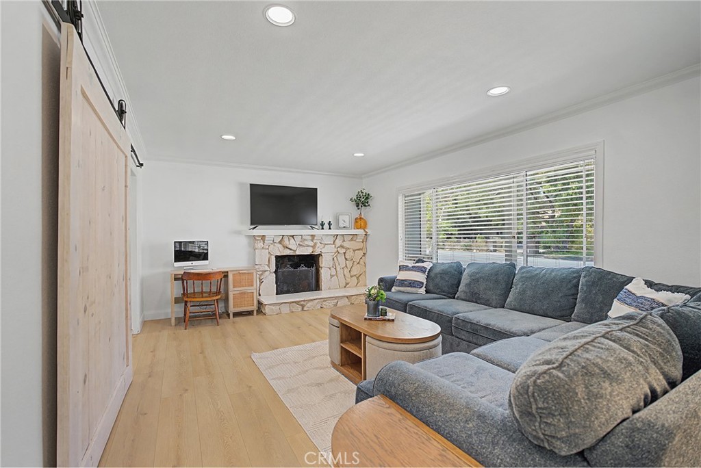 24348 Cross Street Newhall, CA 91321 - Photo 3 of 35