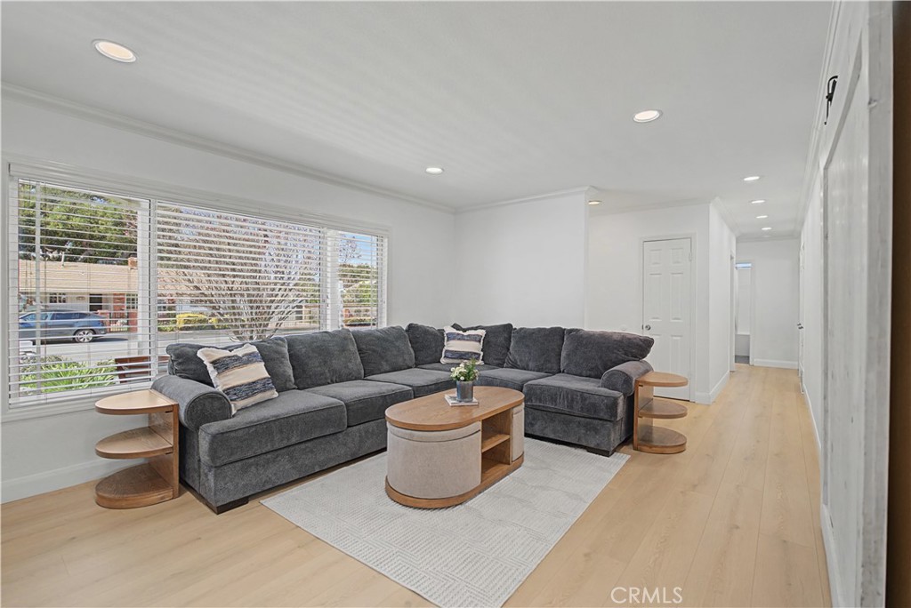 24348 Cross Street Newhall, CA 91321 - Photo 5 of 35