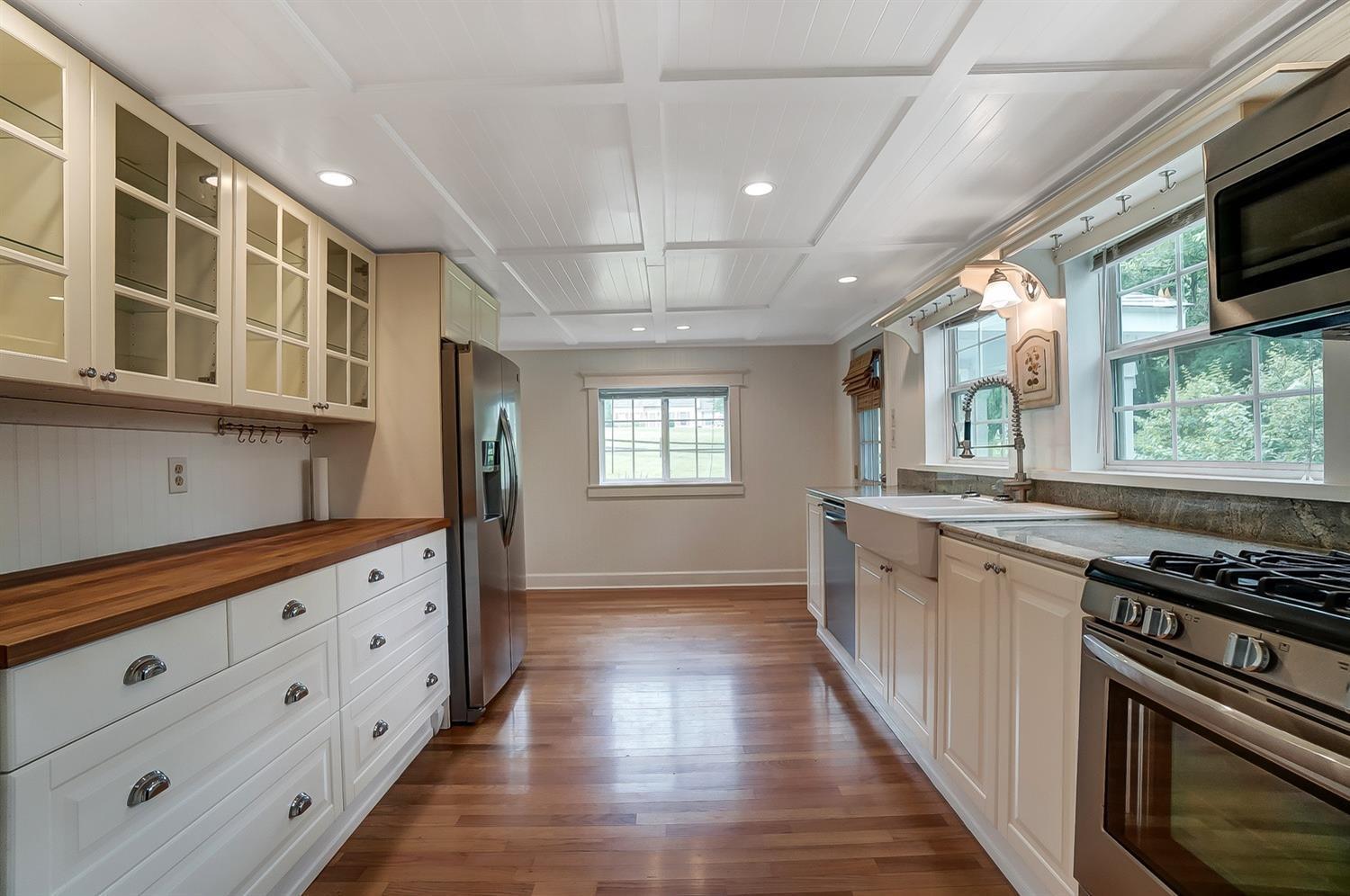 9911 Pippin Road Cincinnati, OH 45231 - Photo 7 of 40