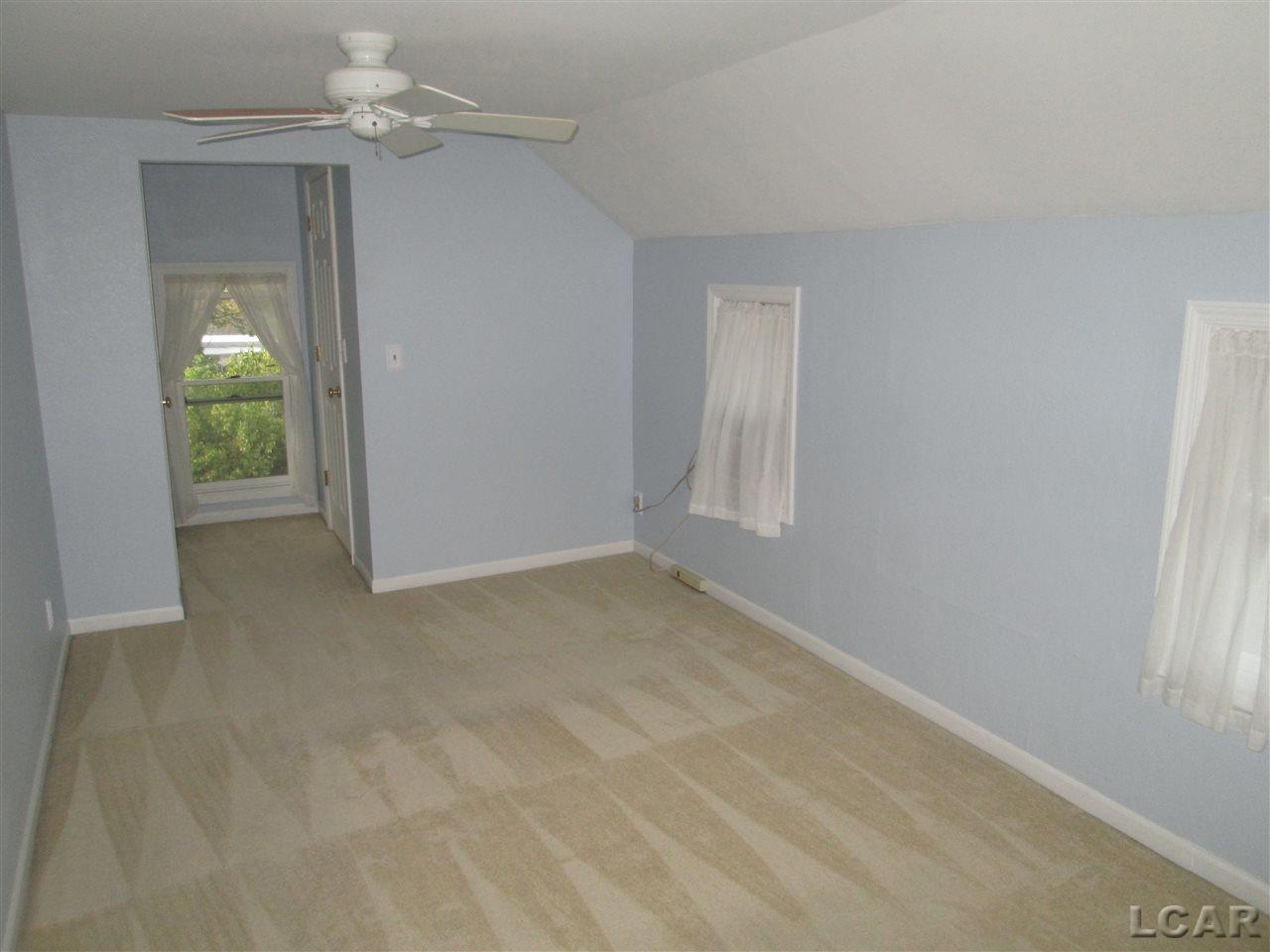735 Springbrook Avenue Adrian, MI 49221 - Photo 17 of 26 31341842-16.JPG