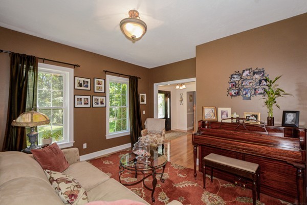 20 Wallace Road Sturbridge, MA 01566 - Photo 4 of 30