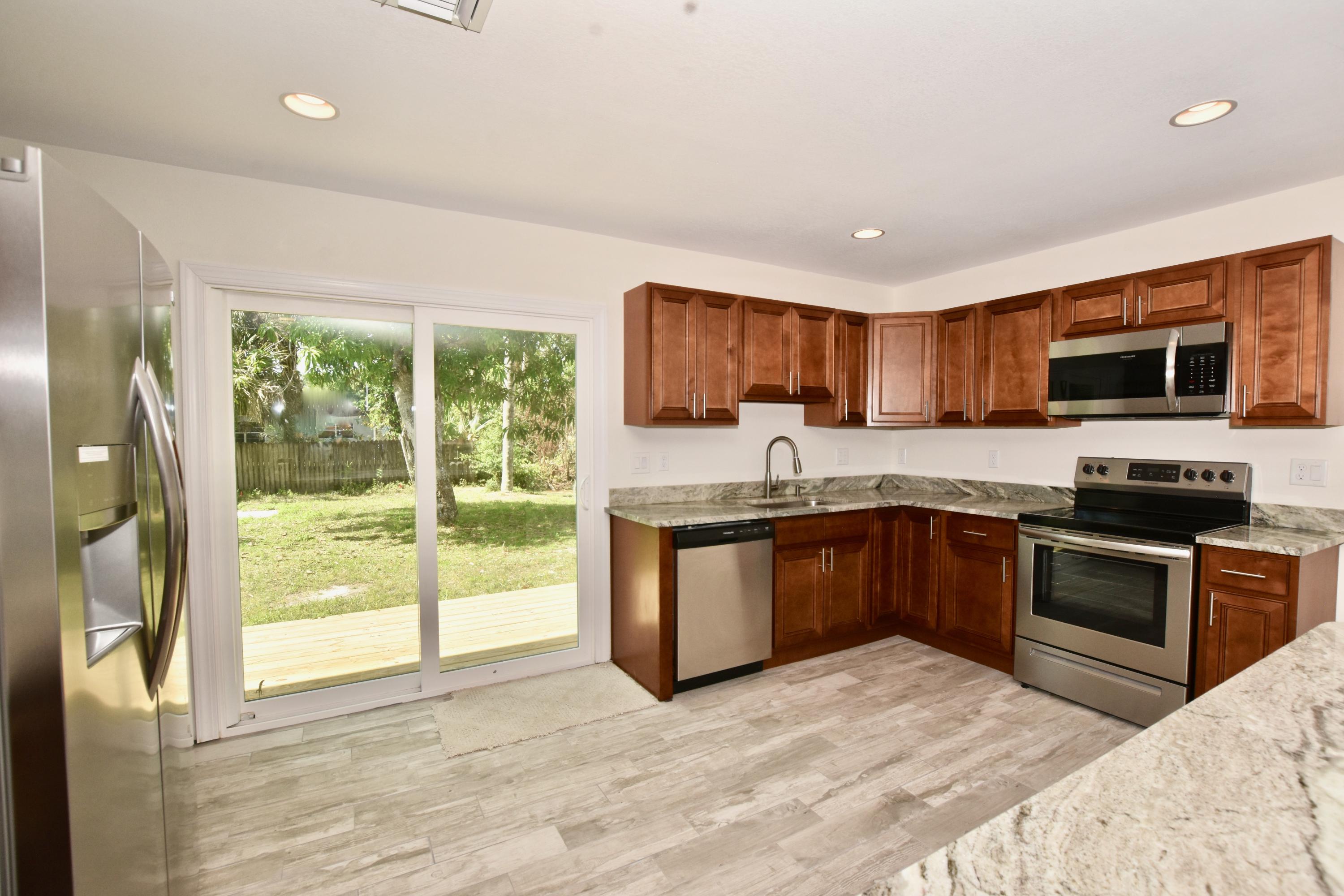 8401 Salerno Road Fort Pierce, FL 34951 - Photo 2 of 19 DSC_5777