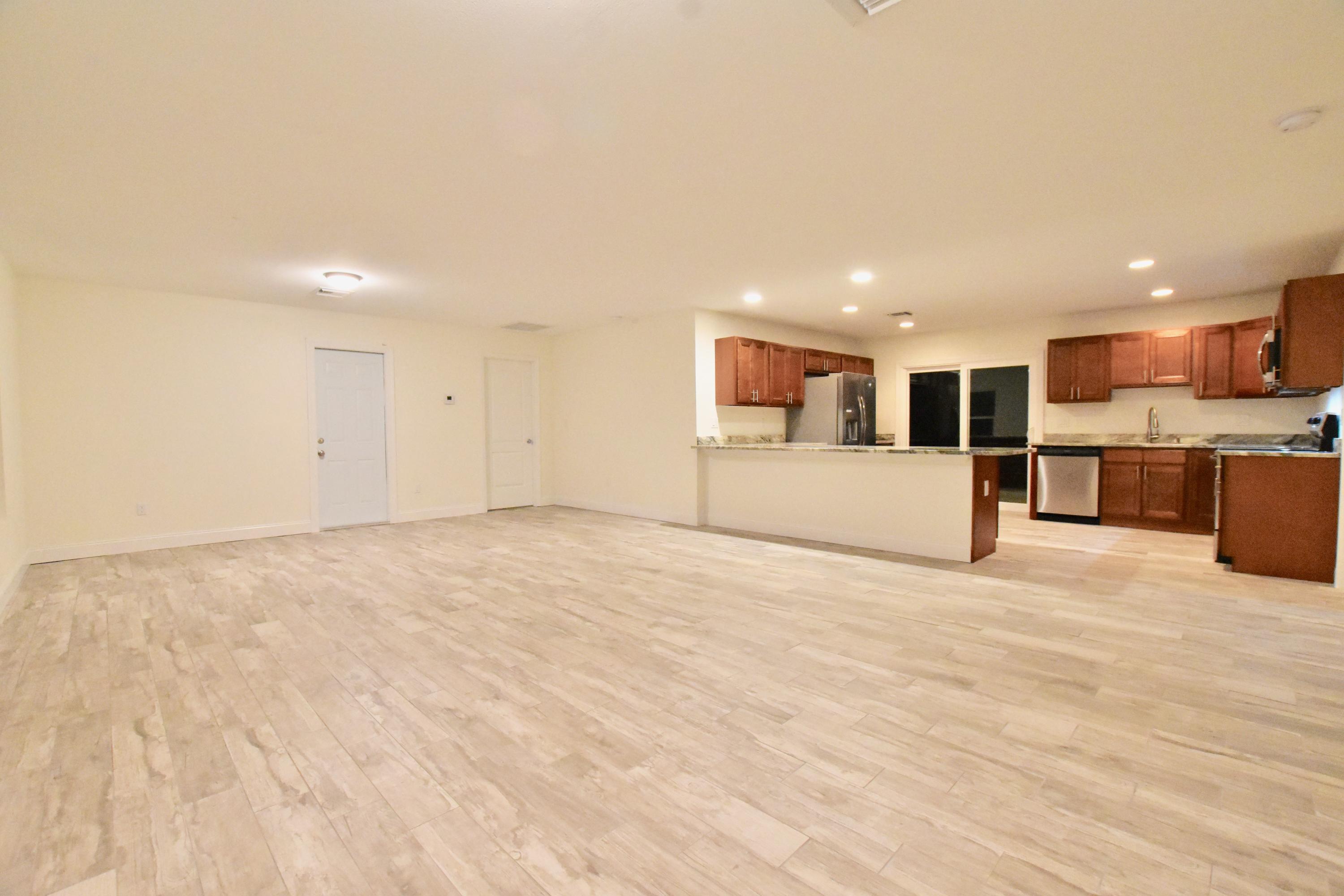 8401 Salerno Road Fort Pierce, FL 34951 - Photo 7 of 19 DSC_5699
