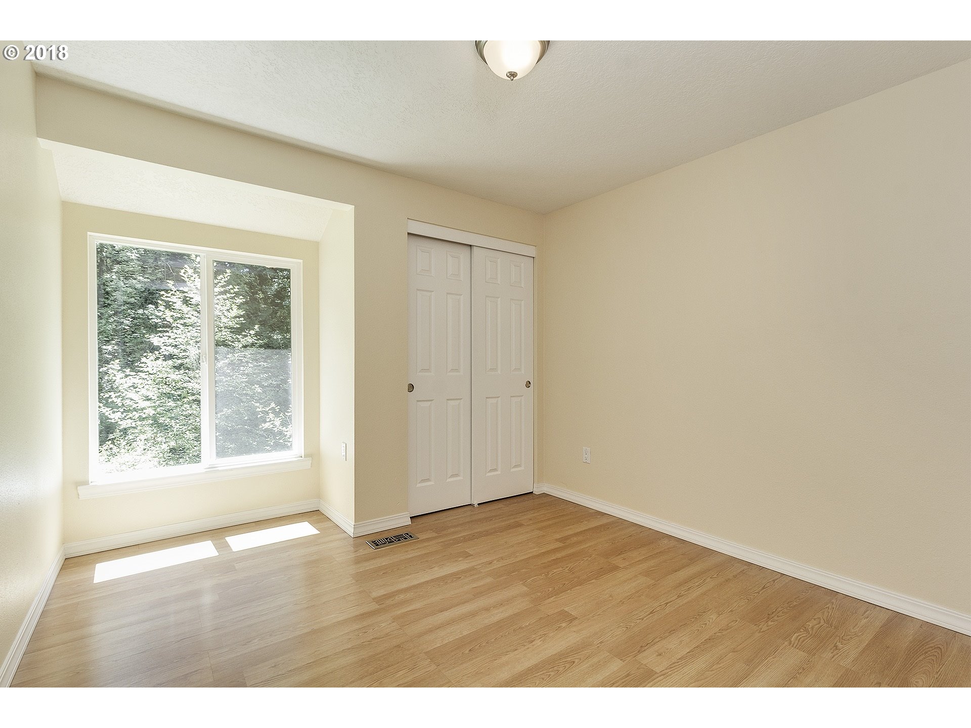 340 Southwest Custer Street Portland, OR 97219 - Photo 15 of 26 Gallery Image 15