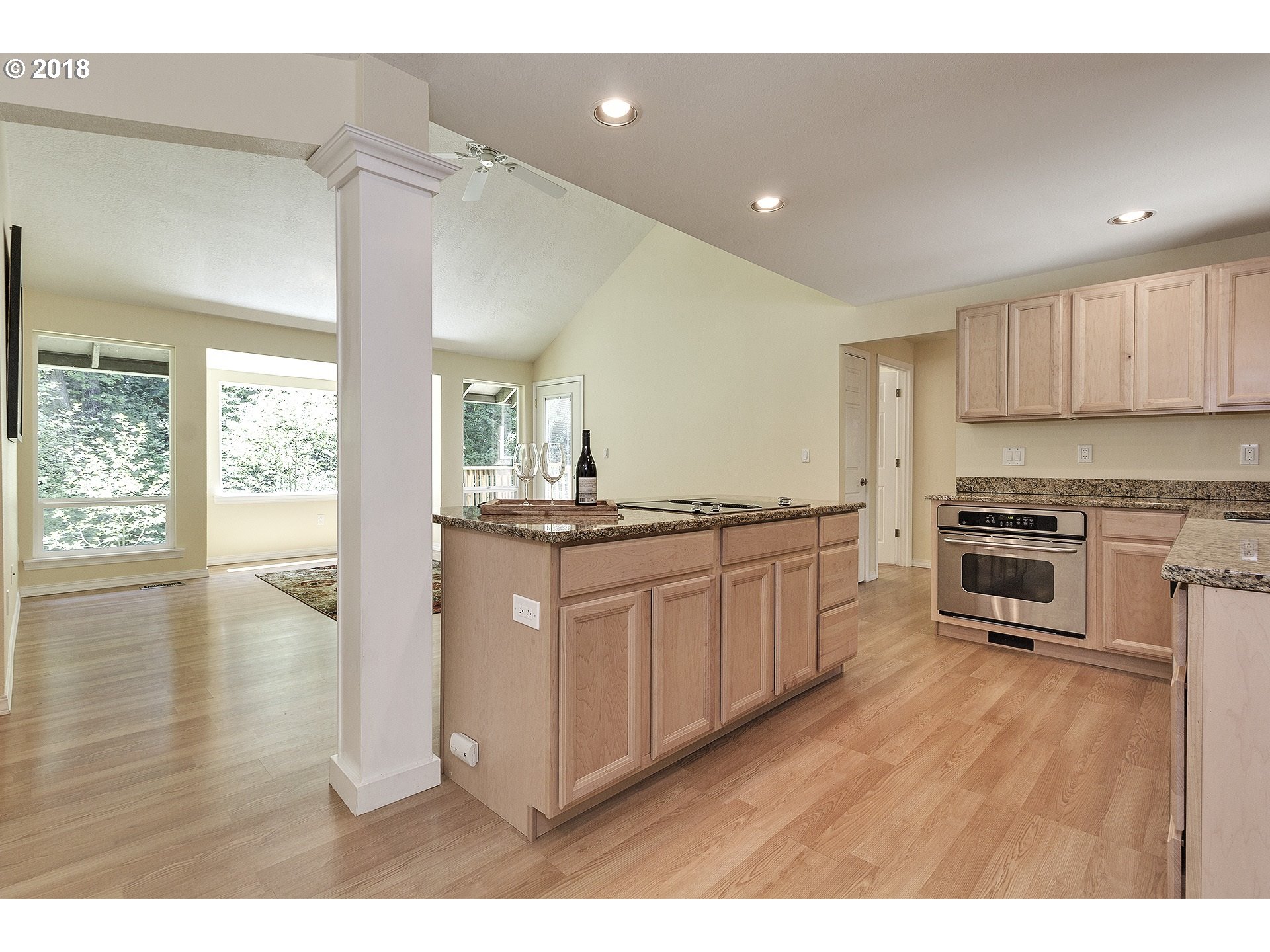 340 Southwest Custer Street Portland, OR 97219 - Photo 4 of 26 Gallery Image 4