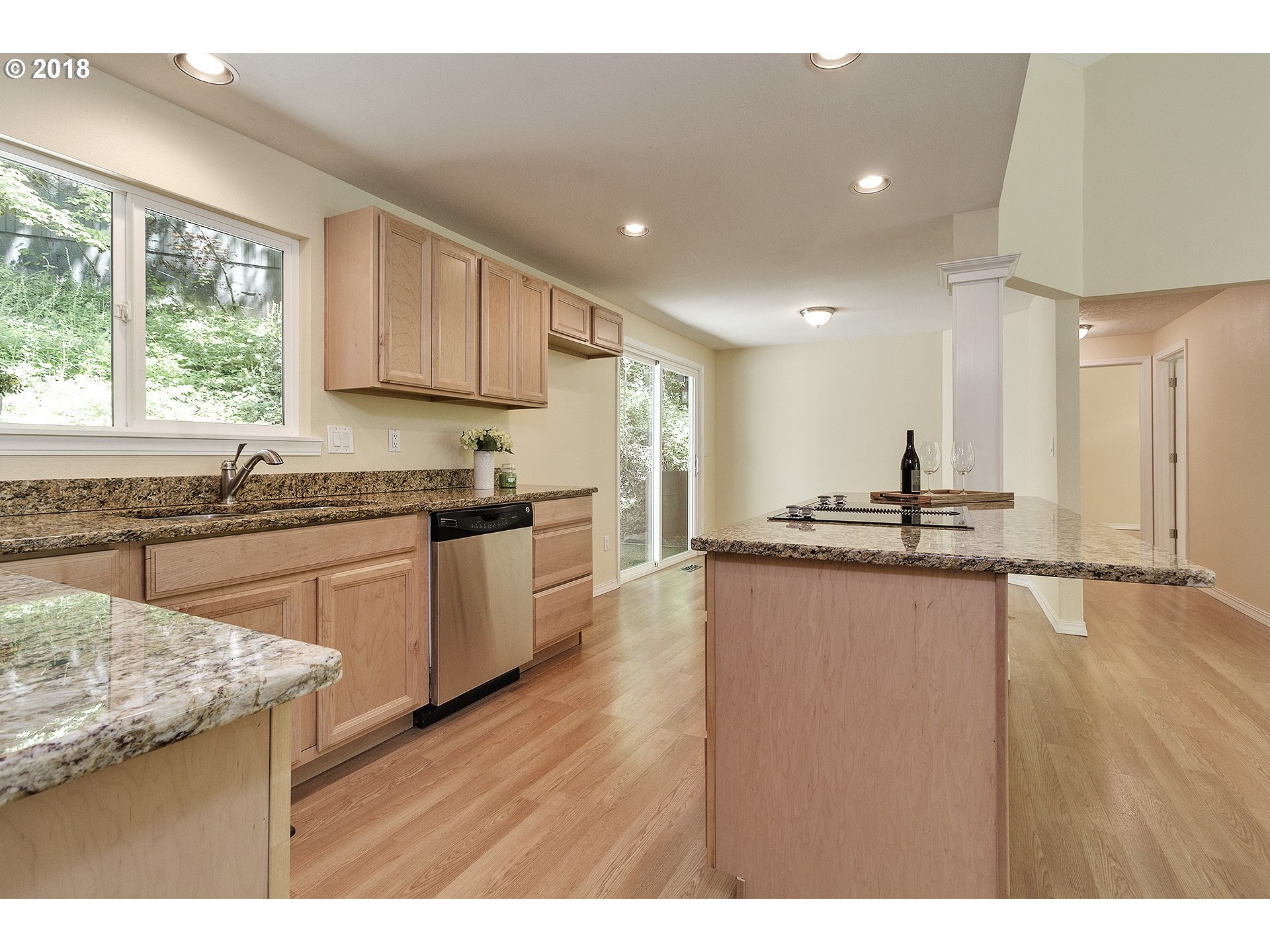 340 Southwest Custer Street Portland, OR 97219 - Photo 5 of 26 Gallery Image 5