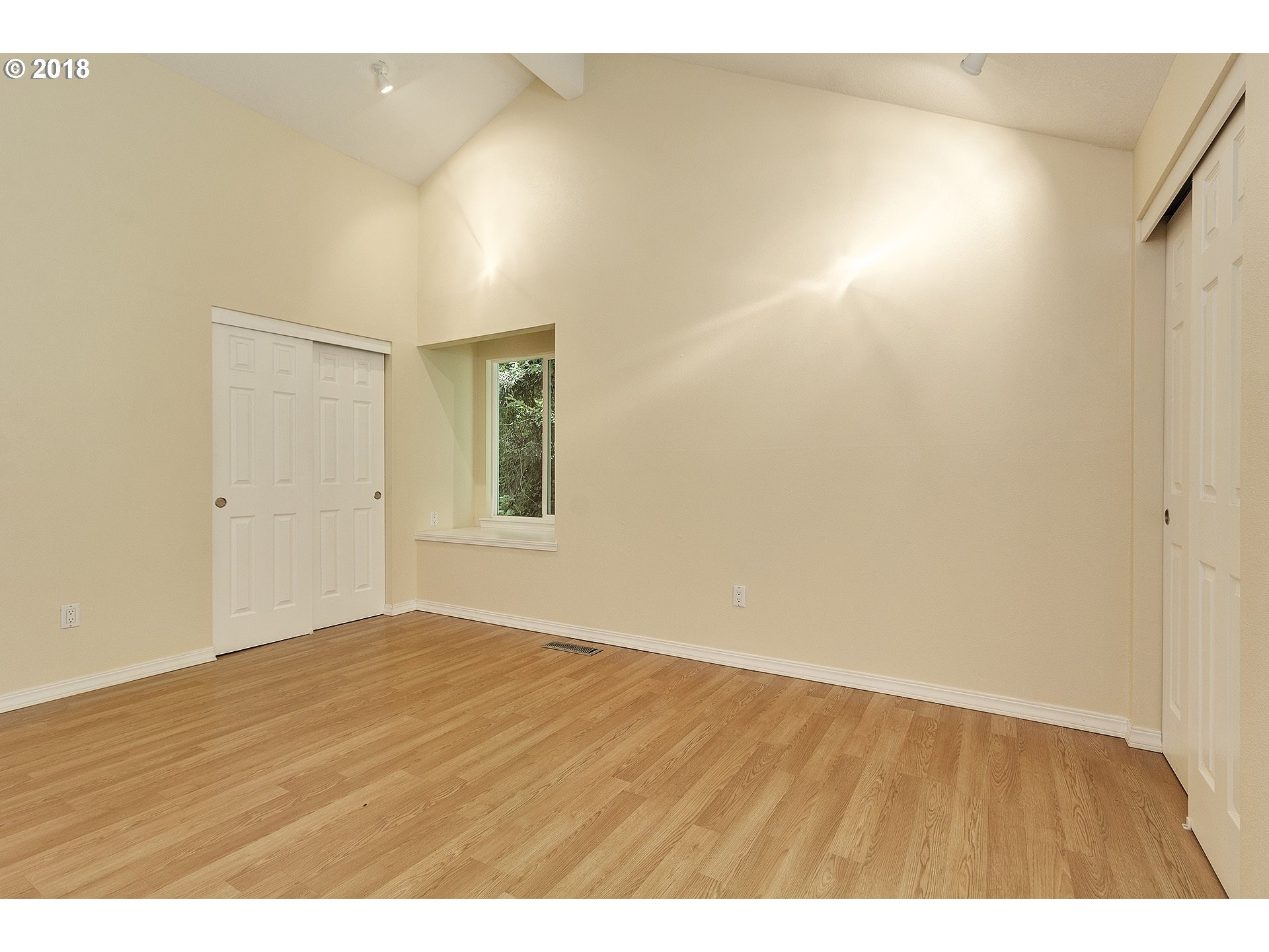 340 Southwest Custer Street Portland, OR 97219 - Photo 10 of 26 Gallery Image 10