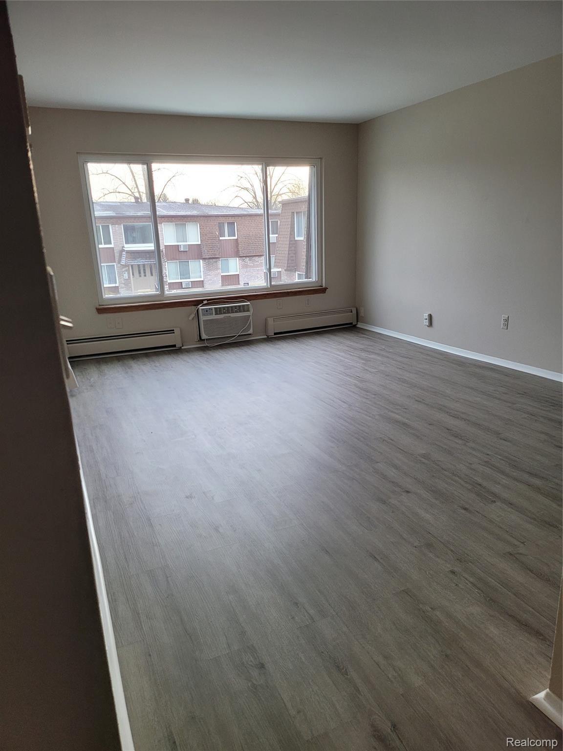 30229 Utica Road, Unit 229 Roseville, MI 48066 - Photo 9 of 25 Living room.jpg