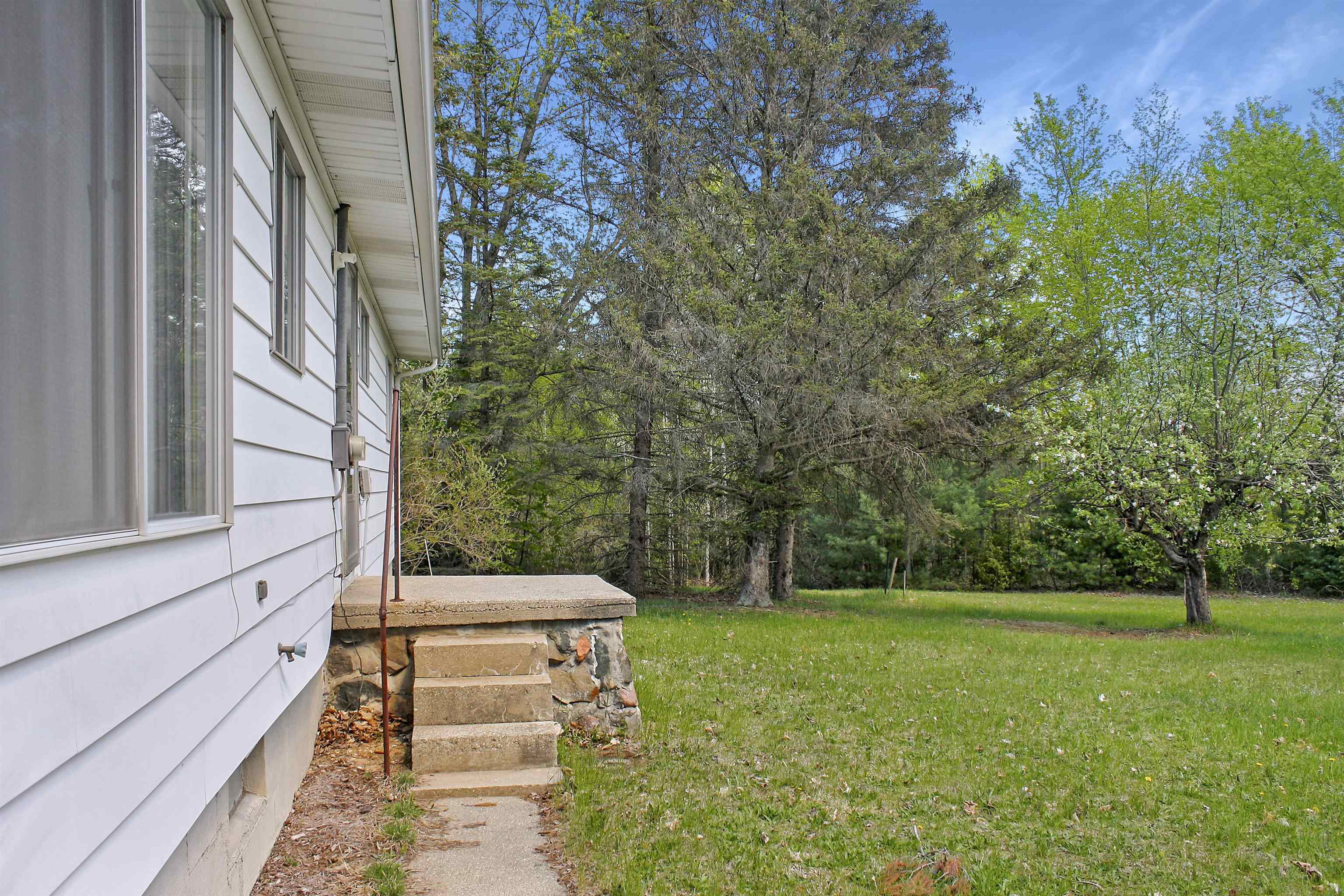 5560 Cool Road Southeast Kalkaska, MI 49646 - Photo 10 of 39 1899924-9.JPG