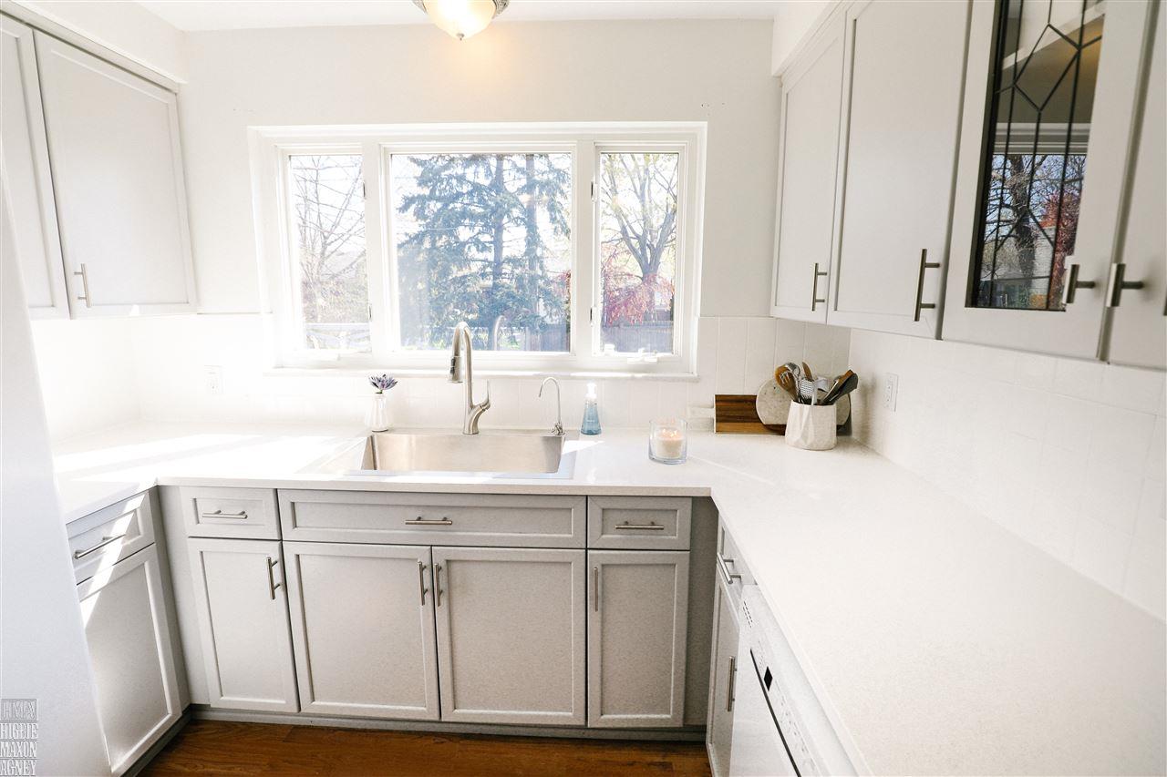 464 Lexington Road Grosse Pointe, MI 48236 - Photo 4 of 42 50012483-3.JPG