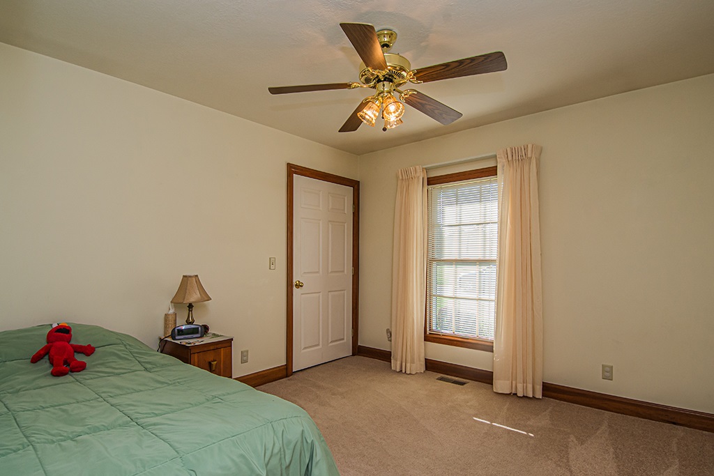 992 Quail Ridge Circle Vincennes, IN 47591 - Photo 17 of 36 Gallery Image 17