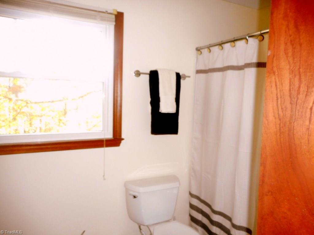 8541 Linville Road Oak Ridge, NC 27310 - Photo 17 of 29 Upstairs onsuite