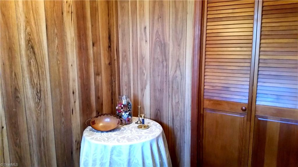 8541 Linville Road Oak Ridge, NC 27310 - Photo 20 of 29 Upstairs sitting area
