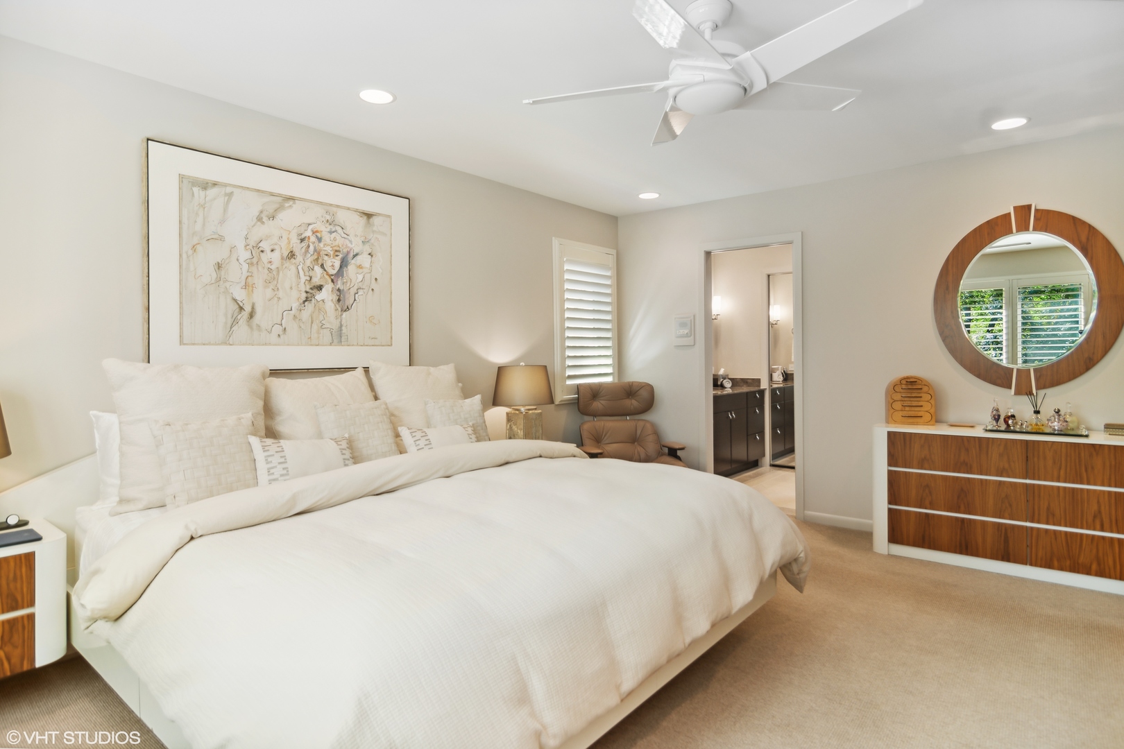 3134 Temple Lane Wilmette, IL 60091 - Photo 21 of 32 a bedroom with bed and a chandelier