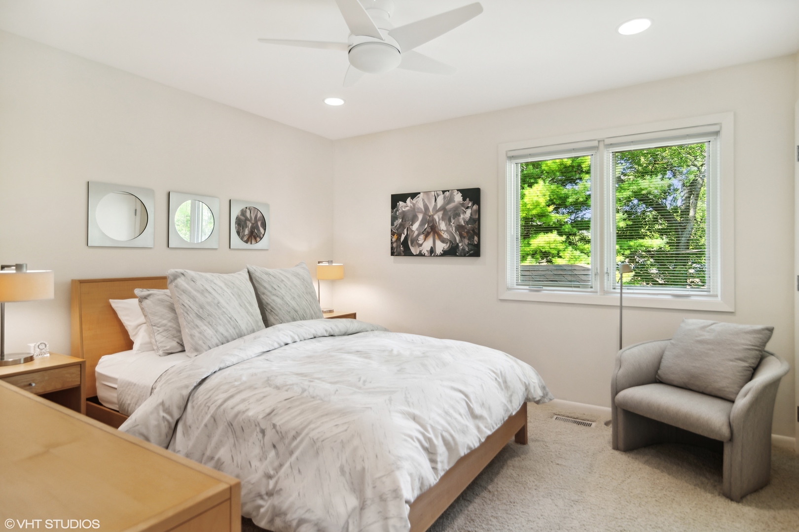 3134 Temple Lane Wilmette, IL 60091 - Photo 22 of 32 a bedroom with a bed and a couch