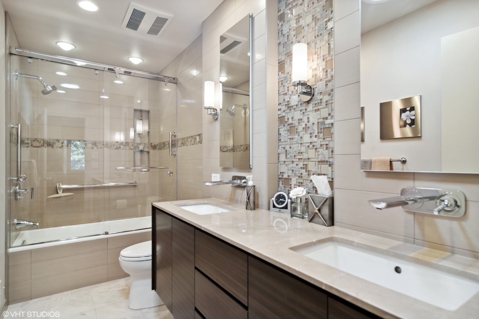 3134 Temple Lane Wilmette, IL 60091 - Photo 24 of 32 a bathroom with a double vanity sink mirror double and bathtub