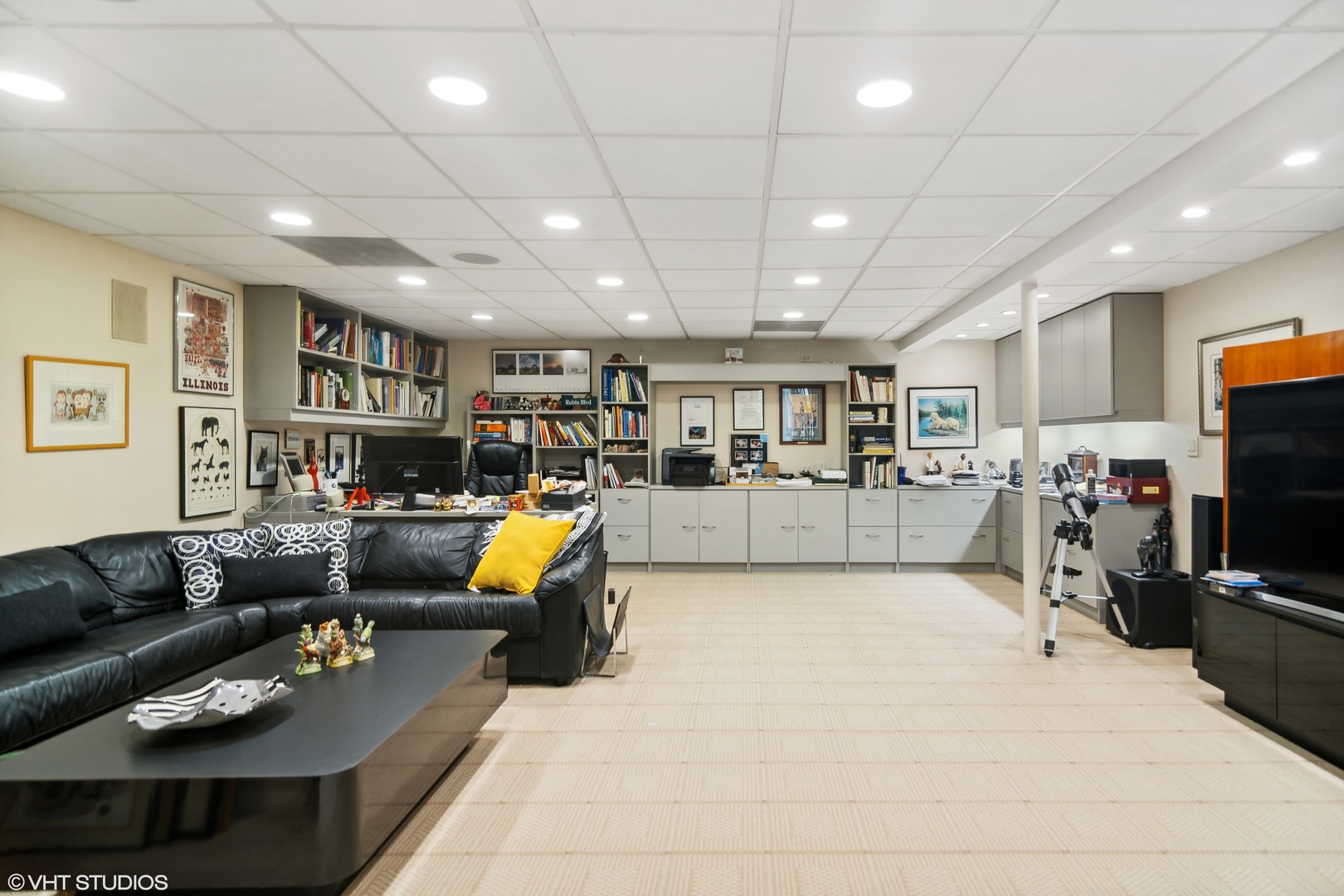 3134 Temple Lane Wilmette, IL 60091 - Photo 26 of 32 a living room with furniture and a flat screen tv