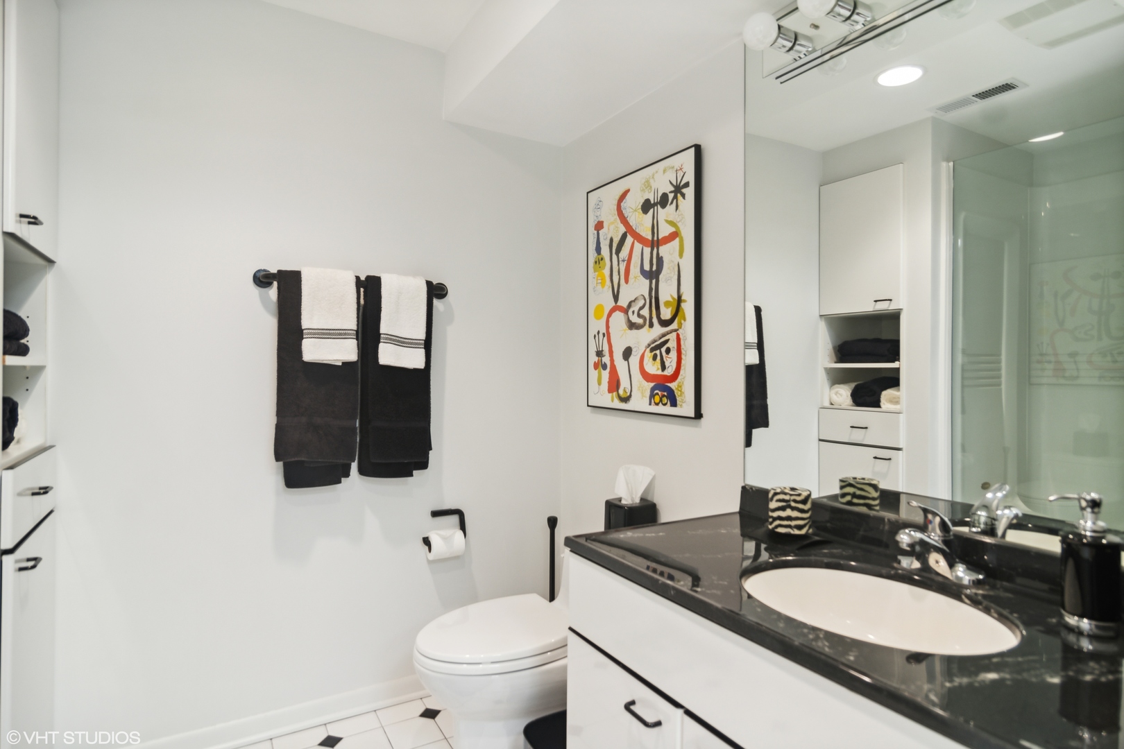 3134 Temple Lane Wilmette, IL 60091 - Photo 27 of 32 a bathroom with a toilet sink and mirror