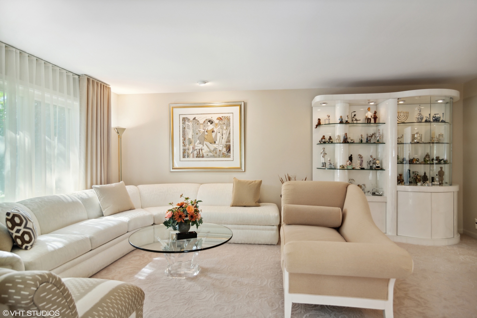 3134 Temple Lane Wilmette, IL 60091 - Photo 5 of 32 a living room with furniture and a painting