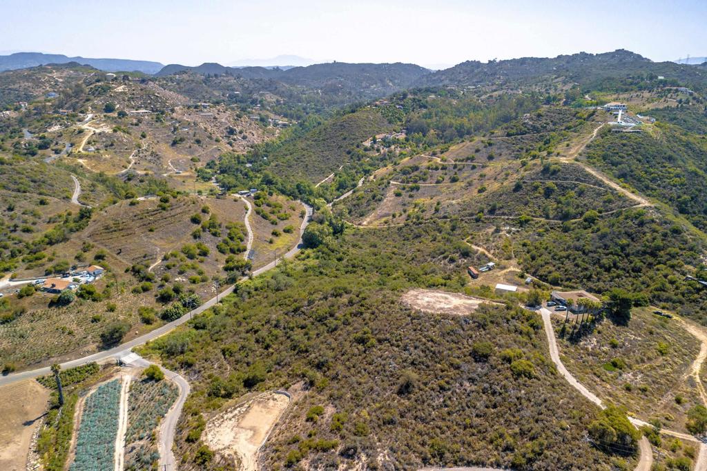27 Daily Road Fallbrook, CA 92028 - Photo 12 of 34 a view of a city with mountains in the background