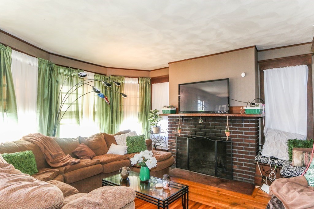 16 Rupert Street Springfield, MA 01108 - Photo 7 of 30 Gallery Image 7