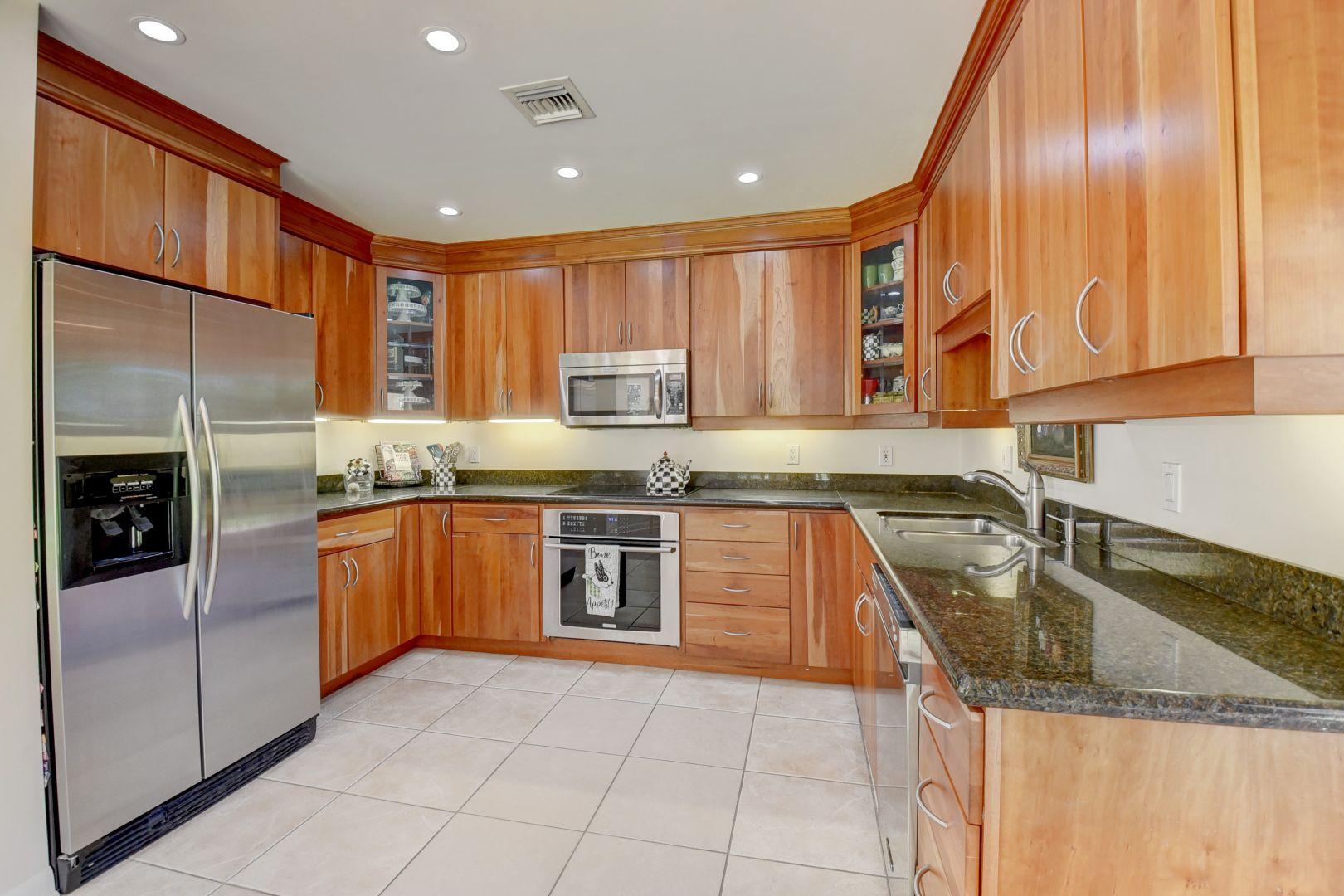 2422 Northwest 36th Street Boca Raton, FL 33431 - Photo 5 of 45 Quality custom wood cabinets
