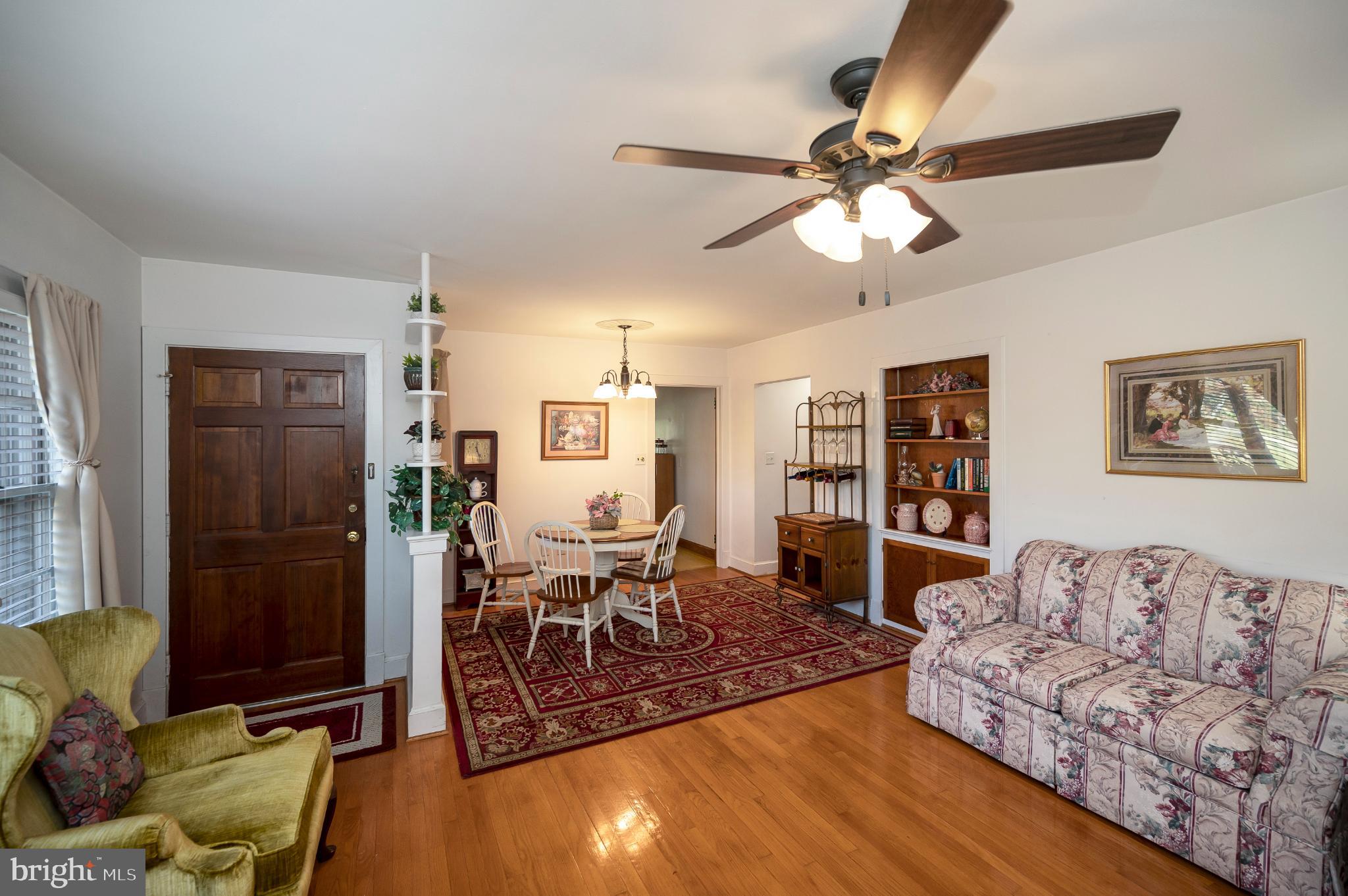 8625 Brock Road Spotsylvania, VA 22553 - Photo 7 of 47 Charming open living space with warm tones.