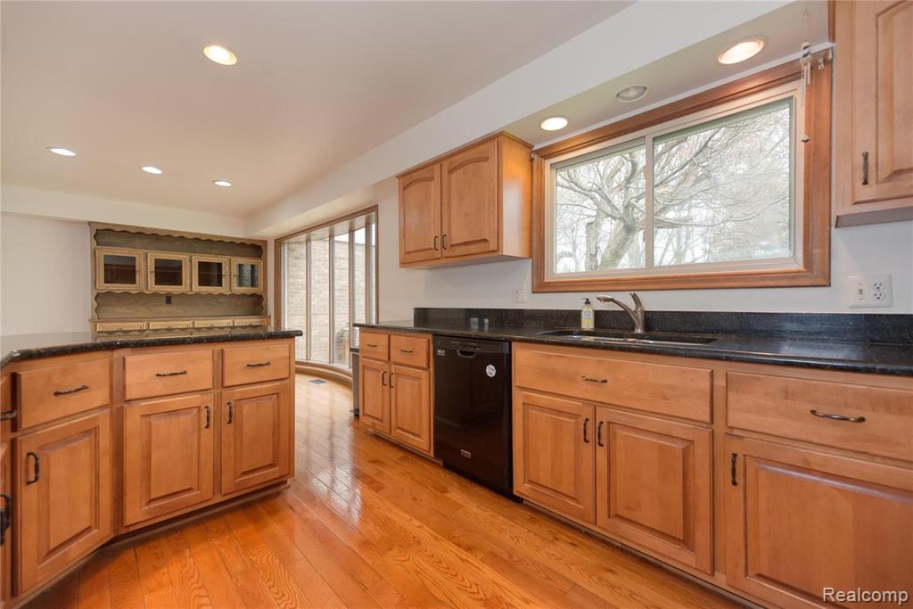 1732 North Kilburn Road Rochester Hills, MI 48306 - Photo 7 of 45