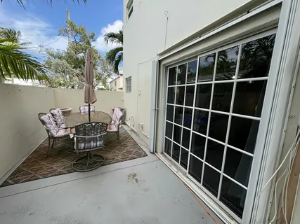 $2,300 | 609 Northeast 13th Avenue, Unit 101, Fort Lauderdale, FL 33304