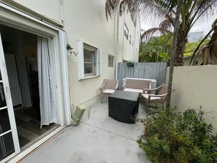 $2,300 | 609 Northeast 13th Avenue, Unit 101, Fort Lauderdale, FL 33304
