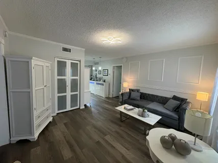 $2,300 | 609 Northeast 13th Avenue, Unit 101, Fort Lauderdale, FL 33304